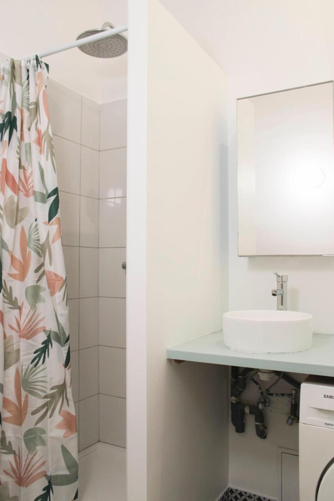 Nice 30 M Near Canal St Martin Париж Екстериор снимка
